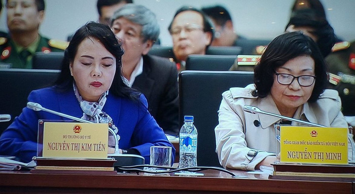 Báo cáo giải trình của Bộ Trưởng Nguyễn Thị Kim Tiến và Bà Nguyễn Thị Minh, Tổng Giám đốc Bảo hiểm Việt Nam được các đại biểu Ủy ban Các vấn đề Xã hội của Quốc hội nhất trí cao (ảnh Trinh Phúc). Báo cáo giải trình của Bộ Trưởng Nguyễn Thị Kim Tiến và Bà Nguyễn Thị Minh, Tổng Giám đốc Bảo hiểm Việt Nam được các đại biểu Ủy ban Các vấn đề Xã hội của Quốc hội nhất trí cao (ảnh Trinh Phúc).
