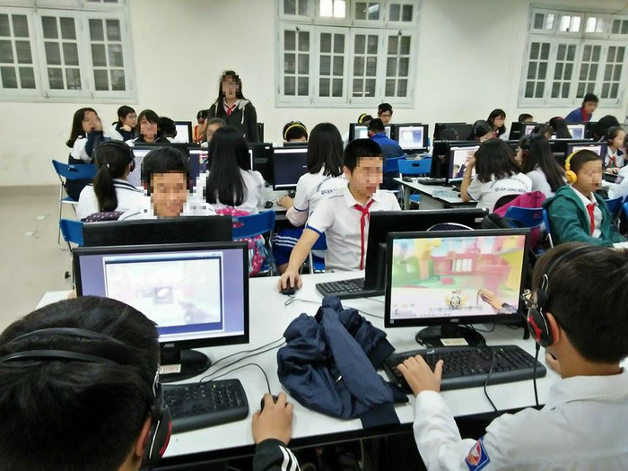 Học sinh chơi game trong giờ dạy học liên kết ngoại ngữ DynEd (ảnh Trinh Phúc). Học sinh chơi game trong giờ dạy học liên kết ngoại ngữ DynEd (ảnh Trinh Phúc).