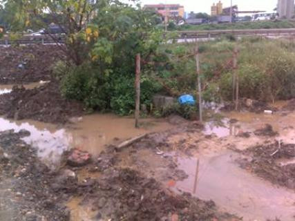 Một ngôi mộ đã được quây lại sau khi phát hiện