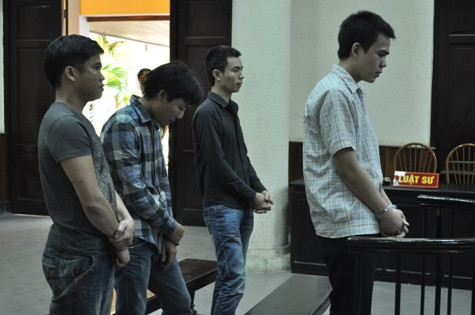 Các bị cáo trước vành móng ngựa Các bị cáo trước vành móng ngựa