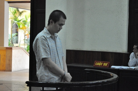 Bị cáo Tùng trước vành móng ngựa