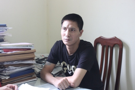 Đối tượng Tùng tại cơ quan công an Đối tượng Tùng tại cơ quan công an