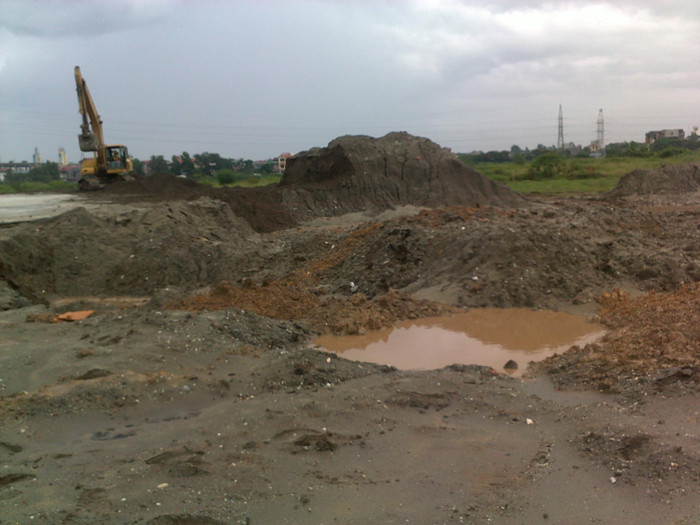 Theo ông Thịnh: ngôi mộ nhà ông đã bị lấp đi (ảnh chụp ngày 19/8) Theo ông Thịnh: ngôi mộ nhà ông đã bị lấp đi (ảnh chụp ngày 19/8)