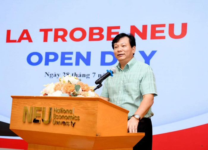 Phó Giáo sư, Tiến sĩ Hoàng Xuân Quế - Viện trưởng Viện Ngân hàng - Tài chính, Trường Đại học Kinh tế Quốc dân (Ảnh: NVCC) dbb6d806-2b16-4c4f-aa6e-935adf16e651.jpeg