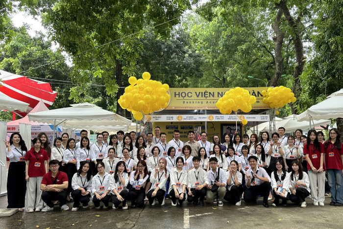 Phòng Đào tạo, Học viện Ngân hàng cho biết, số lượng nguyện vọng đăng kí vào Học viện Ngân hàng năm 2024 tăng mạnh so với năm 2023 image001.jpg