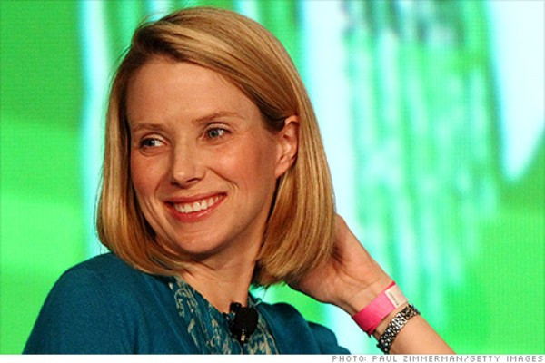 7. Marissa Mayer Công ty: Yahoo! Giá trị công ty: 18,895 tỷ USD Marissa Mayer đã gây xôn xao dư luận hồi đầu năm nay khi cô nhảy từ Google sang Yahoo! để trở thành Chủ tịch và Giám đốc điều hành thứ tư của Yahoo! kể từ năm 2007. Ở tuổi 37, cô trở thành CEO trẻ nhất trong danh sách công ty của Fortune 500. Cùng ngày tiếp quản vị trí CEO của Yahoo!, Mayer thông báo rằng cô đã mang thai, một điều chưa từng có trong đối với các CEO trong Fortune 500.