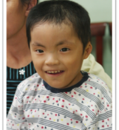 em nhỏ Đỗ Đình Thông 6 tuổi