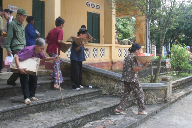 Ai cũng vui mừng vì vẫn còn những người tốt quan tâm đến mình Ai cũng vui mừng vì vẫn còn những người tốt quan tâm đến mình