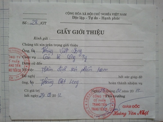 Giấy giới thiệu được ông Hoàng Việt Long đại diện công ty cổ phần kem Tràng Tiền - Tràng Tiền 35 làm việc về những phản ánh của bà Nam Giấy giới thiệu được ông Hoàng Việt Long đại diện công ty cổ phần kem Tràng Tiền - Tràng Tiền 35 làm việc về những phản ánh của bà Nam