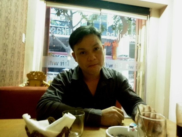 Ông Hoàng Việt Long - PGĐ Tràng Tền 35 trao đổi với phóng viên báo điện tử Giáo dục Việt Nam về phản ánh kem có ruồi của bà Lê Thị Hoài Nam. Ông Hoàng Việt Long - PGĐ Tràng Tền 35 trao đổi với phóng viên báo điện tử Giáo dục Việt Nam về phản ánh kem có ruồi của bà Lê Thị Hoài Nam.