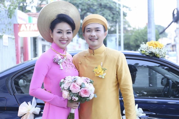 Sau 10 năm yêu nhau, hôm nay cả hai đã chính thức kết đôi thành vợ chồng.