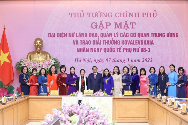 Thủ tướng Phạm Minh Chính cùng các đại biểu tại cuộc gặp mặt. Ảnh VGP/Nhật Bắc Thủ tướng Phạm Minh Chính cùng các đại biểu tại cuộc gặp mặt. Ảnh VGP/Nhật Bắc