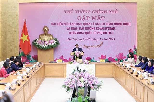 Thủ tướng Phạm Minh Chính: Công tác cán bộ nữ và bình đẳng giới đã có nhiều kết quả tích cực. Ảnh VGP/Nhật Bắc Thủ tướng Phạm Minh Chính: Công tác cán bộ nữ và bình đẳng giới đã có nhiều kết quả tích cực. Ảnh VGP/Nhật Bắc