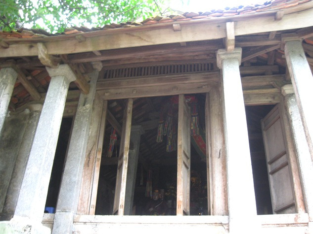 Chùa Trầm Vô Vi được cây cất lên từ diện tích hẹp mặt bằng trên đỉnh núi đá Chùa Trầm Vô Vi được cây cất lên từ diện tích hẹp mặt bằng trên đỉnh núi đá