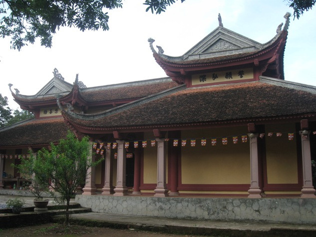 Tuy mới được tu sửa nhưng về cơ bản kiến trúc chùa Cao vấn giữ được nét cổ kính như khi mới xây dựng cách đây hàng trăm năm Tuy mới được tu sửa nhưng về cơ bản kiến trúc chùa Cao vấn giữ được nét cổ kính như khi mới xây dựng cách đây hàng trăm năm