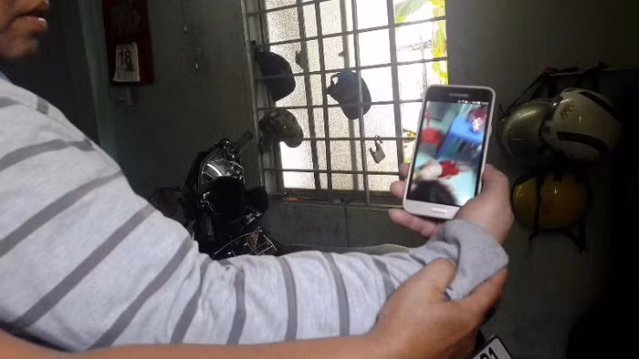 Phụ huynh gửi trẻ tại nhóm trẻ độc lập Mẹ Mười bức xúc trước cách hành xử của cô giữ trẻ. Ảnh: TT