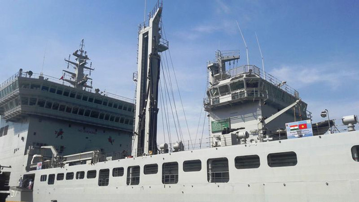 Tàu có trọng lượng nước rẽ 27.500 tấn; chiều dài 175m; chiều rộng 9,1m; tốc độ 20 hải lý/giờ, tổng quân số gồm 30 sĩ quan và 200 thuỷ thủ. Tàu chuyên chở được 15.500 tấn hàng lỏng và 500 tấn hàng khô.