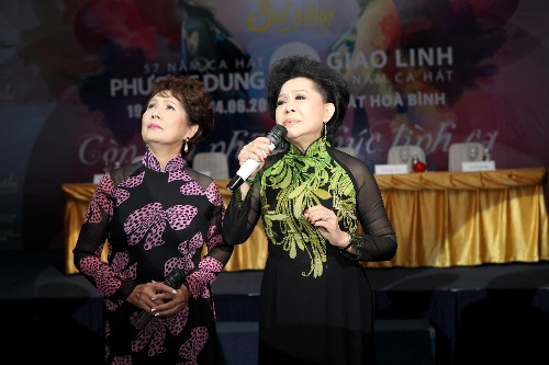 Cả hai cùng nhau trình bày ca khúc "Hai lối mộng". Cả hai cùng nhau trình bày ca khúc "Hai lối mộng".