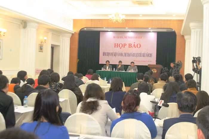Bình chọn sự kiện văn hóa, thể thao và du lịch tiêu biểu năm 2015 là hoạt động thường niên được Bộ Văn hóa, Thể thao và Du lịch triển khai hàng năm (ảnh: H. Lực). Bình chọn sự kiện văn hóa, thể thao và du lịch tiêu biểu năm 2015 là hoạt động thường niên được Bộ Văn hóa, Thể thao và Du lịch triển khai hàng năm (ảnh: H. Lực).