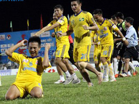 Niềm vui chiến thắng của các cầu thủ U21 SLNA
