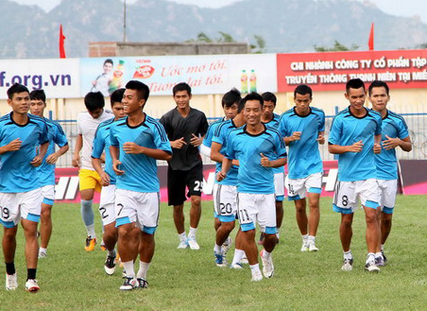 Các cầu thủ U.21 Ninh Thuận thoải mái trong buổi tập chiều 1.10 - Ảnh: Khả Hòa Các cầu thủ U.21 Ninh Thuận thoải mái trong buổi tập chiều 1.10 - Ảnh: Khả Hòa