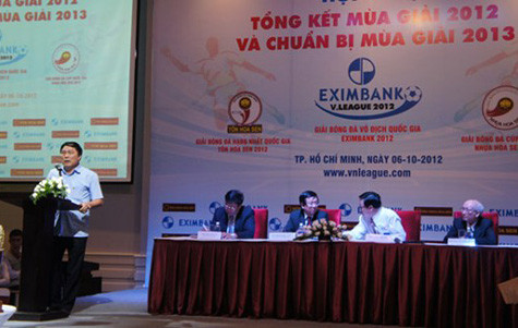 Phần đăng đàn của ông Nguyễn Văn Đệ (Thanh Hóa) đã khiến hội nghị nóng lên rất nhiều. Ảnh: Tuấn Thành Phần đăng đàn của ông Nguyễn Văn Đệ (Thanh Hóa) đã khiến hội nghị nóng lên rất nhiều. Ảnh: Tuấn Thành