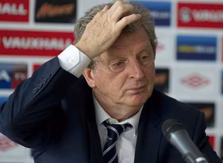 Hodgson đã phải xin lỗi công khai sau phút dại miệng Hodgson đã phải xin lỗi công khai sau phút dại miệng