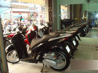 Cửa hàng ông Long, chuyên mua bán các đời xe SH đã qua sử dụng tại TP.HCM. Ảnh: Công Hà Cửa hàng ông Long, chuyên mua bán các đời xe SH đã qua sử dụng tại TP.HCM. Ảnh: Công Hà