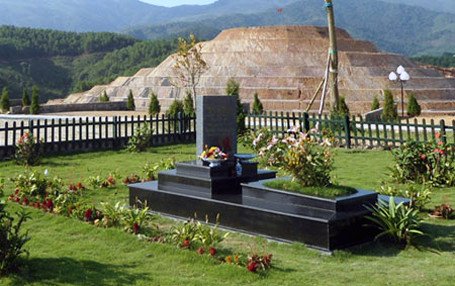 Với dịch vụ này, những khách hàng không có điều kiện thường xuyên chăm sóc hương khói cho người thân đã khuất của mình vẫn có thể thể hiện lòng thành kính của mình. Với dịch vụ này, những khách hàng không có điều kiện thường xuyên chăm sóc hương khói cho người thân đã khuất của mình vẫn có thể thể hiện lòng thành kính của mình.