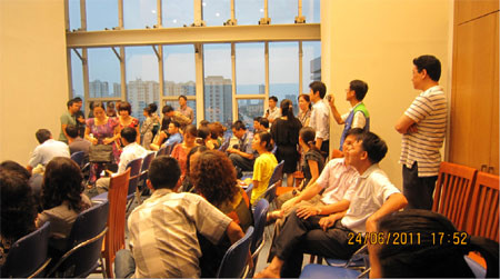 Hàng trăm hộ dân sống tại tòa nhà hiện đại nhất Việt Nam cảm thấy mệt mỏi vì suốt ngày phải đấu tranh đòi quyền lợi.