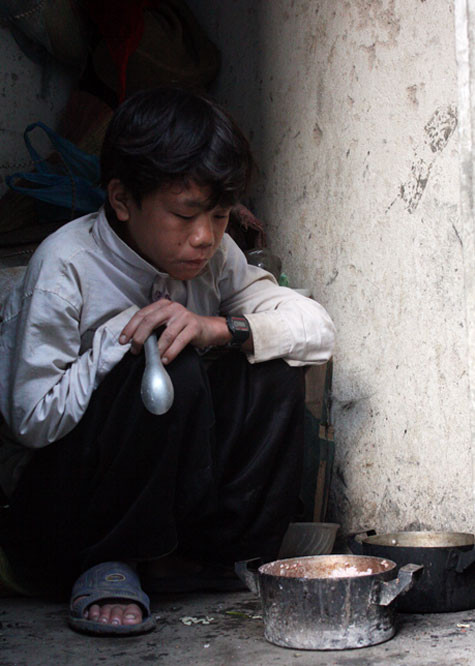 Trong mỗi bữa ăn, Sòng A Tòng lại thấy nghẹn ngào Trong mỗi bữa ăn, Sòng A Tòng lại thấy nghẹn ngào