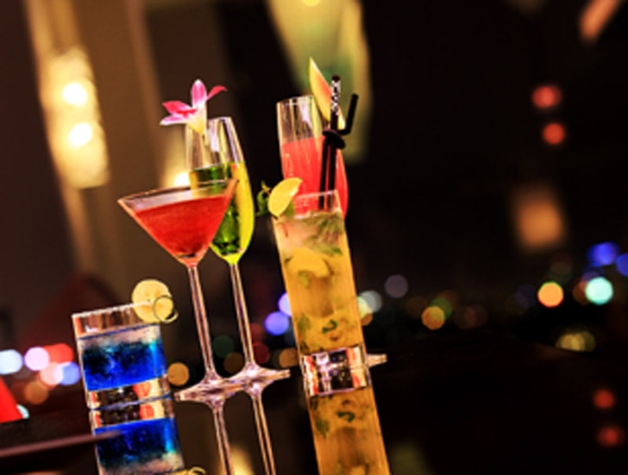 Bạn còn chần chừ gì mà không thử, tận hưởng ly cafe ấm nóng hay chút cocktail ngọt ngào tại nơi "đắc địa" nhất của Hà Thành - Sofitel Plaza?! Bạn còn chần chừ gì mà không thử, tận hưởng ly cafe ấm nóng hay chút cocktail ngọt ngào tại nơi "đắc địa" nhất của Hà Thành - Sofitel Plaza?!