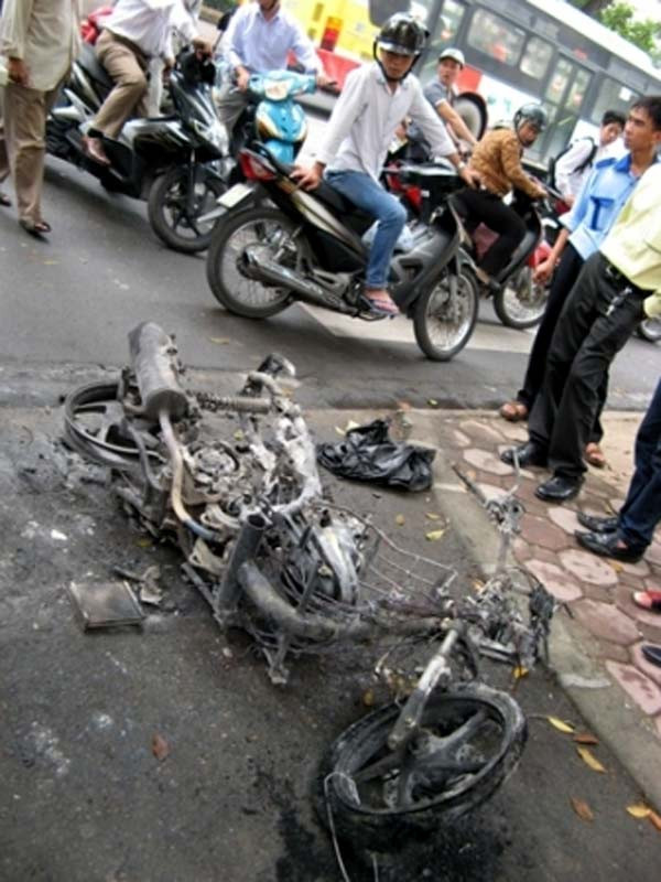 Không ít người tiêu dùng lo lắng và đặt dấu hỏi về chất lượng xe Honda trong khi những dòng xe của Honda luôn ở trong tình trạng "loạn giá" trên thị trường. Không ít người tiêu dùng lo lắng và đặt dấu hỏi về chất lượng xe Honda trong khi những dòng xe của Honda luôn ở trong tình trạng "loạn giá" trên thị trường.