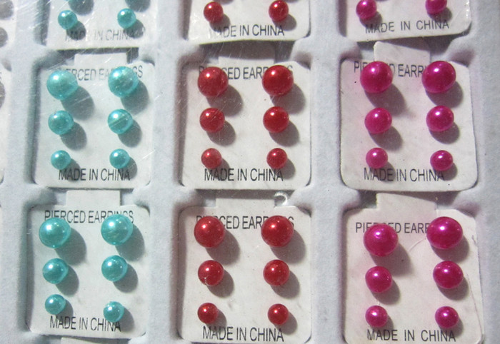 Ở chợ đêm, các mặt hàng dành cho chị em được bày bán tương đối lớn. Ở chợ đêm, các mặt hàng dành cho chị em được bày bán tương đối lớn.