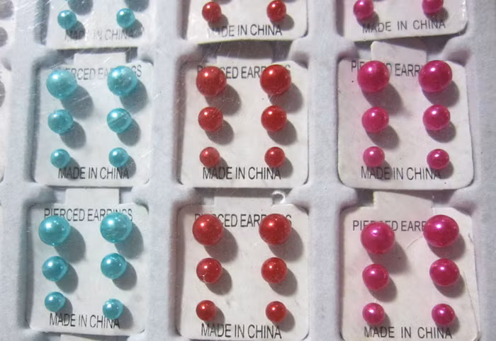 Ở chợ đêm, các mặt hàng dành cho chị em được bày bán tương đối lớn. Ở chợ đêm, các mặt hàng dành cho chị em được bày bán tương đối lớn.