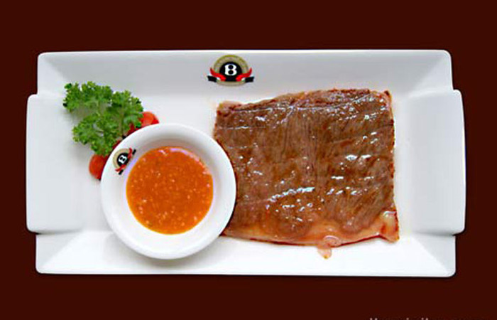 Với đại bộ phận người tiêu dùng, đây vẫn là một trong những món ăn xa xỉ. Tại nhà hàng My Way, món bít tết được làm từ bò Kobe được chia thành 2 loại với 1,48 triệu đồng và 1,68 triệu đồng, tùy theo thịt thăn nõn hoặc thăn lưng. Nếu cộng thêm 10% thuế VAT và 5% phí dịch vụ thì giá một suất bít tết lên đến hơn 1,9 triệu đồng và 1,7 triệu đồng. Với đại bộ phận người tiêu dùng, đây vẫn là một trong những món ăn xa xỉ. Tại nhà hàng My Way, món bít tết được làm từ bò Kobe được chia thành 2 loại với 1,48 triệu đồng và 1,68 triệu đồng, tùy theo thịt thăn nõn hoặc thăn lưng. Nếu cộng thêm 10% thuế VAT và 5% phí dịch vụ thì giá một suất bít tết lên đến hơn 1,9 triệu đồng và 1,7 triệu đồng.