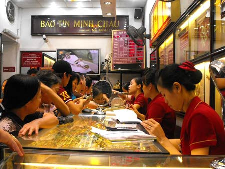 Dự thảo nghị định quản lý hoạt động kinh doanh vàng của Ngân hàng Nhà nước đã gây ra nhiều biến động trên thị trường.