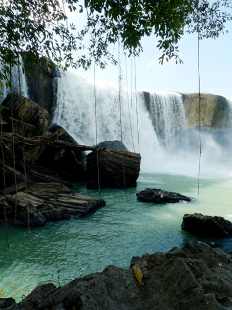 Đến thác Draynur - vùng đất có dòng sông chảy ngược về hướng Tây duy nhất trên thế giới, hòa mình cùng thiên nhiên hoang dã, gửi gắm những ước nguyện vào trời đất, lắng nghe khúc nhạc rừng. Đến thác Draynur - vùng đất có dòng sông chảy ngược về hướng Tây duy nhất trên thế giới, hòa mình cùng thiên nhiên hoang dã, gửi gắm những ước nguyện vào trời đất, lắng nghe khúc nhạc rừng.