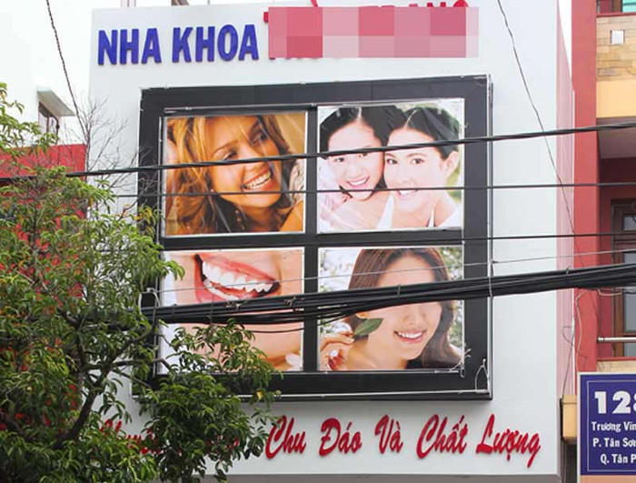 Nắm bắt được trào lưu này nên các cơ sở phòng nha với dịch vụ tẩy trắng răng mọc lên như nấm kèm theo những lời mời chào hấp dẫn như: "Ttrắng răng chỉ sau một giờ", "tẩy trắng bằng công nghệ hàng đầu Nhật Bản", "tẩy răng siêu trắng", đảm bảo chất lượng,…