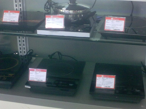 Bếp hồng ngoại với giá 1.690.000 đồng hoặc 1.390.000 đồng/chiếc được nhiều khách hàng quan tâm tại siêu thị điện máy Trần Anh. Bếp hồng ngoại với giá 1.690.000 đồng hoặc 1.390.000 đồng/chiếc được nhiều khách hàng quan tâm tại siêu thị điện máy Trần Anh.