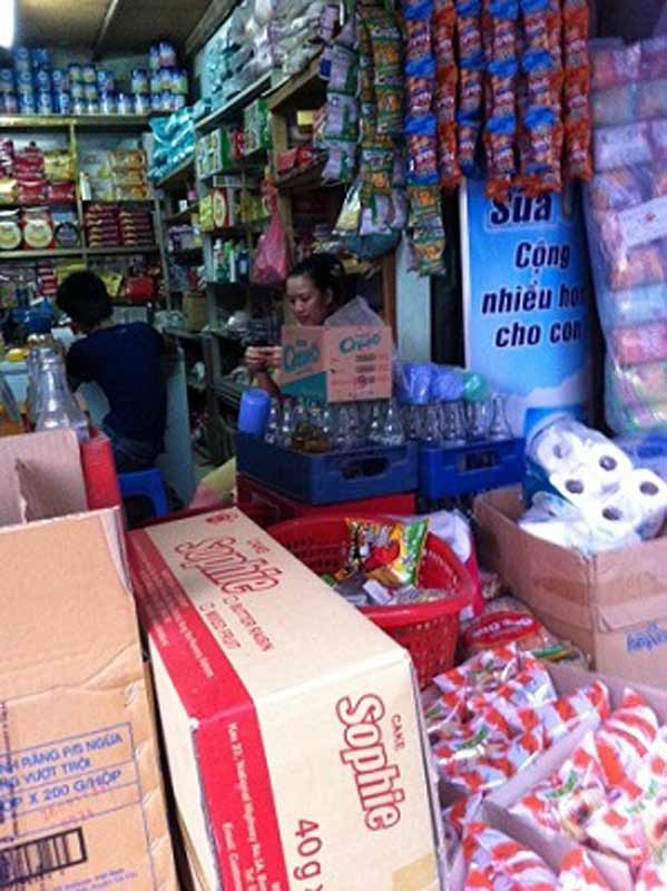 Đại diện công ty cho biết: Chúng tôi sẽ có trách nhiệm thu hồi, chỉ đạo ngừng bán những sản phẩm có cùng lô hàng được khách hàng phản ánh bị hỏng. Đây là trường hợp phản ánh đầu tiên mà công ty anh nhận được vì bánh Thái Custard Calee không phải sản xuất ở Việt Nam, có thể khâu bảo quản không được tốt đã dẫn đến tình trạng này. Đại diện công ty cho biết: Chúng tôi sẽ có trách nhiệm thu hồi, chỉ đạo ngừng bán những sản phẩm có cùng lô hàng được khách hàng phản ánh bị hỏng. Đây là trường hợp phản ánh đầu tiên mà công ty anh nhận được vì bánh Thái Custard Calee không phải sản xuất ở Việt Nam, có thể khâu bảo quản không được tốt đã dẫn đến tình trạng này.