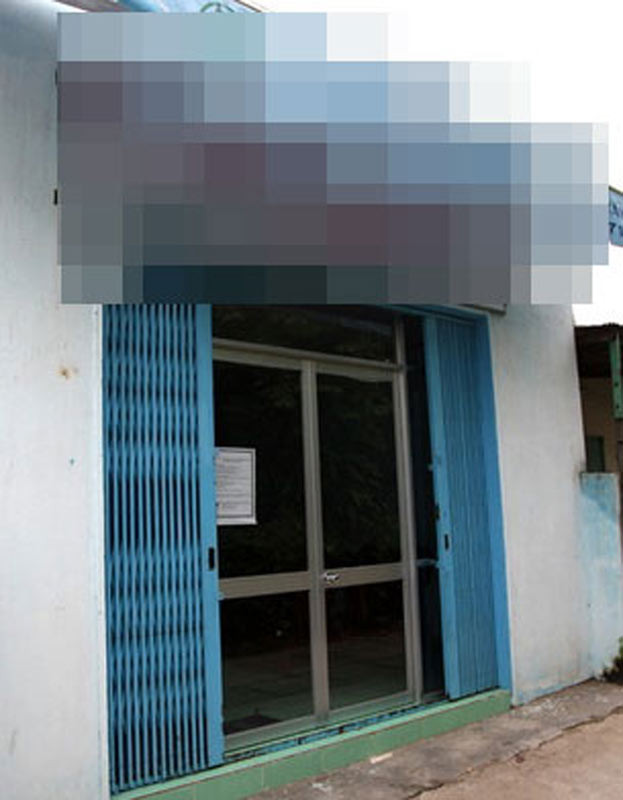 2. Cho thuê “chồng” “Bạn mệt mỏi vì chồng phó mặc toàn bộ việc nhà? Hay chán nản vì vợ ngày nào cũng càu nhàu và yêu cầu sửa 1001 thứ! Bạn là người phụ nử độc thân, góa hay đã ly dị chồng nên không thể tự làm một số công việc? ĐỪNG LO! Vì đã có DỊCH VỤ CHO THUÊ CHỒNG…” đó là một lời mời chào cho thuê chồng của công ty Sao Phương Nam. (Ảnh chụp trụ sở công ty Sao Phương Nam) 2. Cho thuê “chồng” “Bạn mệt mỏi vì chồng phó mặc toàn bộ việc nhà? Hay chán nản vì vợ ngày nào cũng càu nhàu và yêu cầu sửa 1001 thứ! Bạn là người phụ nử độc thân, góa hay đã ly dị chồng nên không thể tự làm một số công việc? ĐỪNG LO! Vì đã có DỊCH VỤ CHO THUÊ CHỒNG…” đó là một lời mời chào cho thuê chồng của công ty Sao Phương Nam. (Ảnh chụp trụ sở công ty Sao Phương Nam)