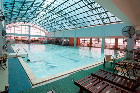 Với những “tín đồ” của môn bơi lội, việc tìm cho mình một bể bơi nước nóng để ngụp lặn, vẫy vùng vào mùa đông không hề dễ dàng.
