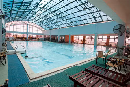 Với những “tín đồ” của môn bơi lội, việc tìm cho mình một bể bơi nước nóng để ngụp lặn, vẫy vùng vào mùa đông không hề dễ dàng.