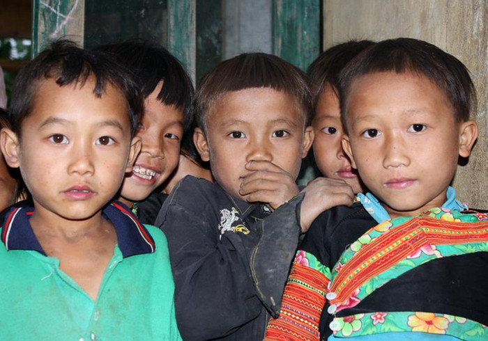 Khi chia tay, những ánh mắt và nụ cười hồn nhiên như này mãi ám ảnh các thành viên trong đoàn. Khi chia tay, những ánh mắt và nụ cười hồn nhiên như này mãi ám ảnh các thành viên trong đoàn.