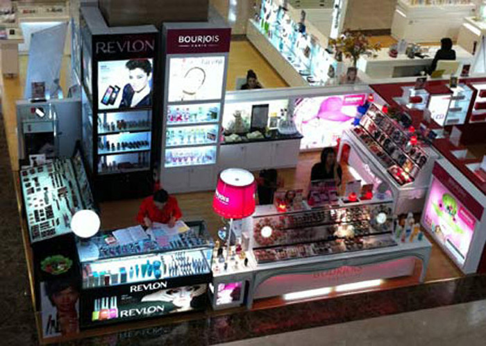 Mới đây, theo một khảo sát thị trường về hàng giả do Công ty Nielsen và Tổ đặc quyền sở hữu trí tuệ tại Việt Nam thực hiện cho thấy: 47% mỹ phẩm ở Hà Nội là hàng giả. Thông tin này đã gây sốc cho nhiều tín đồ mỹ phẩm gắn mác “xịn”.