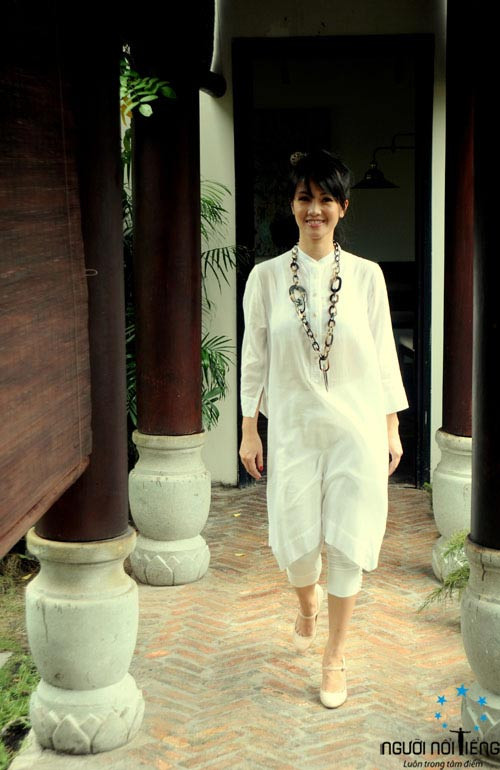 Hồng Nhung chia sẻ, để có được không gian sống ưng ý là nhờ công của nhạc sĩ Dương Thụ, họa sĩ Nguyễn Thanh Trúc, nhạc sĩ Mạnh Đức.