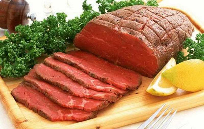 Phụ trách đường dây nóng của nhà hàng này chia sẻ, không ít lần anh nhận được những cuộc điện thoại khách đặt bàn trước với ánh nến lung linh, rượu vang Tây Ban Nha và bò bít tết Kobe để làm lễ cầu hôn. Phụ trách đường dây nóng của nhà hàng này chia sẻ, không ít lần anh nhận được những cuộc điện thoại khách đặt bàn trước với ánh nến lung linh, rượu vang Tây Ban Nha và bò bít tết Kobe để làm lễ cầu hôn.