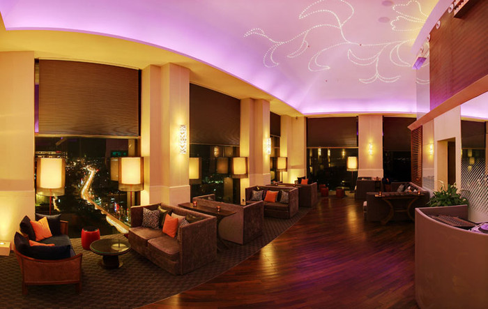 Có lẽ ngoài Summit Lounge, khó nơi nào trong thành phố có thể mang tới một cảm giác thật khác biệt như vậy ở Hà Nội. Có lẽ ngoài Summit Lounge, khó nơi nào trong thành phố có thể mang tới một cảm giác thật khác biệt như vậy ở Hà Nội.