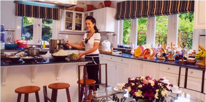 Căn biệt thự xinh đẹp của gia đình “người đẹp không tuổi” Diễm My ở khu Thảo Điền, quận 2, TP HCM khiến không ít phụ nữ phải ghen tị.